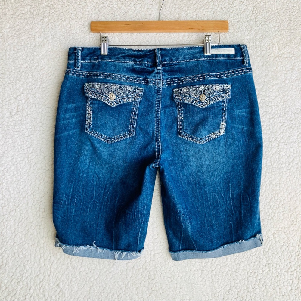 Rhythm in Blues Women's distressed cuffed bermuda denim jean shorts, Sz 16 - Picture 11 of 14